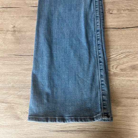 Levi size 8 light blue boot cut embroidered jeans - Picture 7 of 8